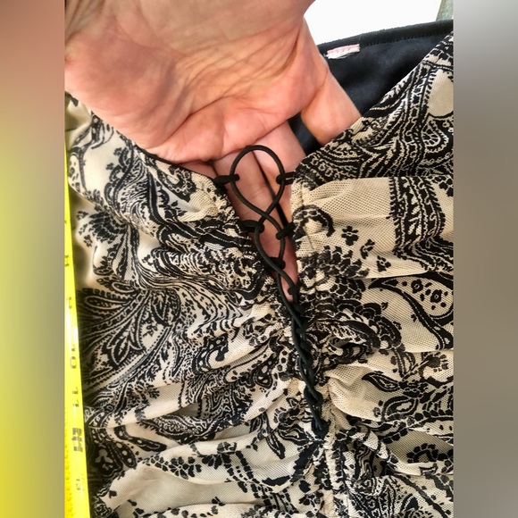 Ladies sheer mesh long sleeved top sized for L or XL - Picture 4 of 10